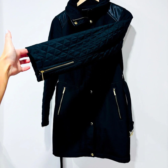 MICHAEL KORS Black coat with quilted sleeves and fleece interior - Picture 9 of 11